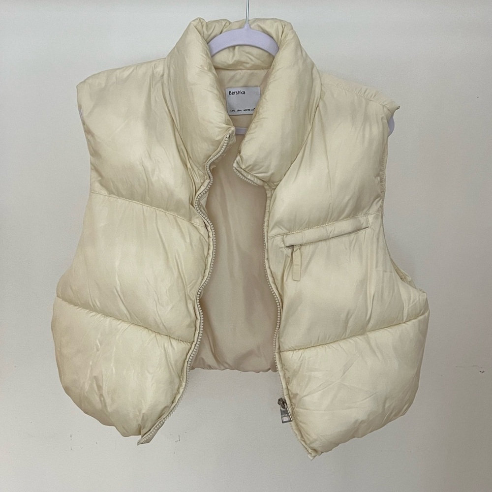 Bershka Off-White Puffer Vest Cropped